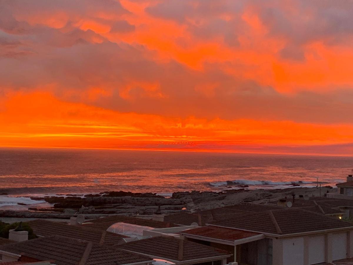 Villa Whales & Waves Hermanus Exterior foto